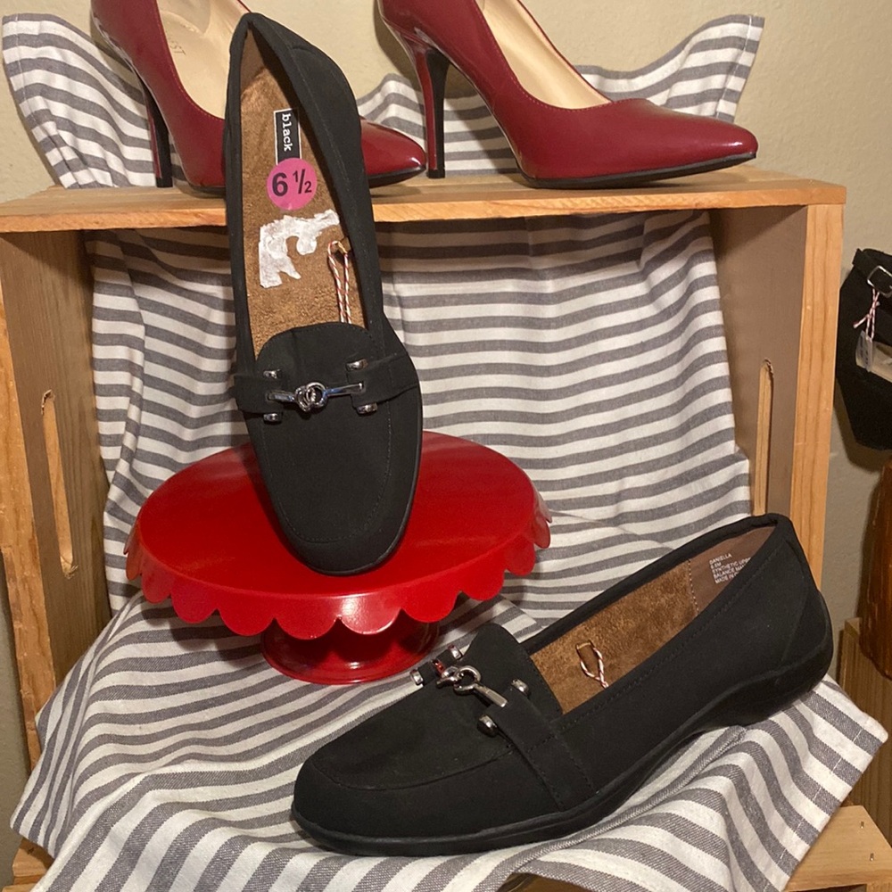 #59 Black Rivet Flats - Black w/Silver